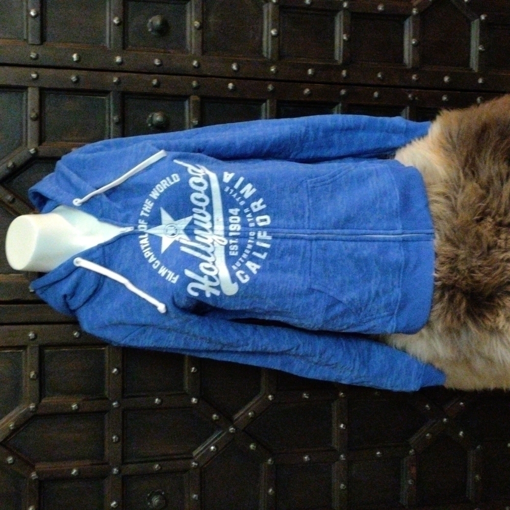 NEW Size XL Zippered Hoodie With Front Pockets, Super Soft Inside!